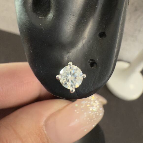 Beautiful 1ctw Moissanite Stud Earrings, Sterling Silver 925-NEW-MSRP$190 - Picture 4 of 11